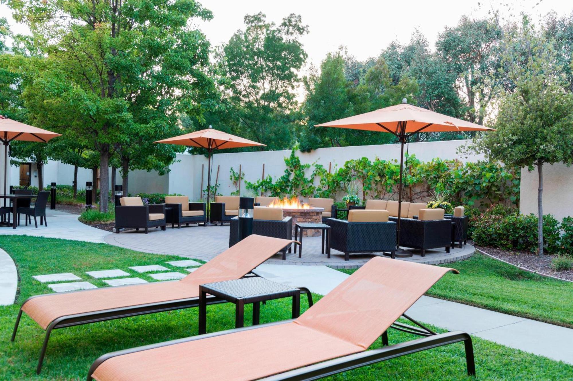Courtyard By Marriott Livermore Exteriör bild